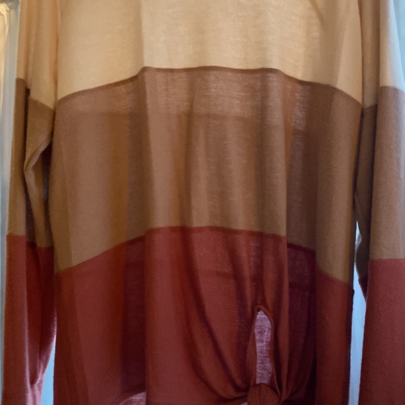 Long sleeved top. Knot front. Tri colored cream brown rust - Picture 3 of 3